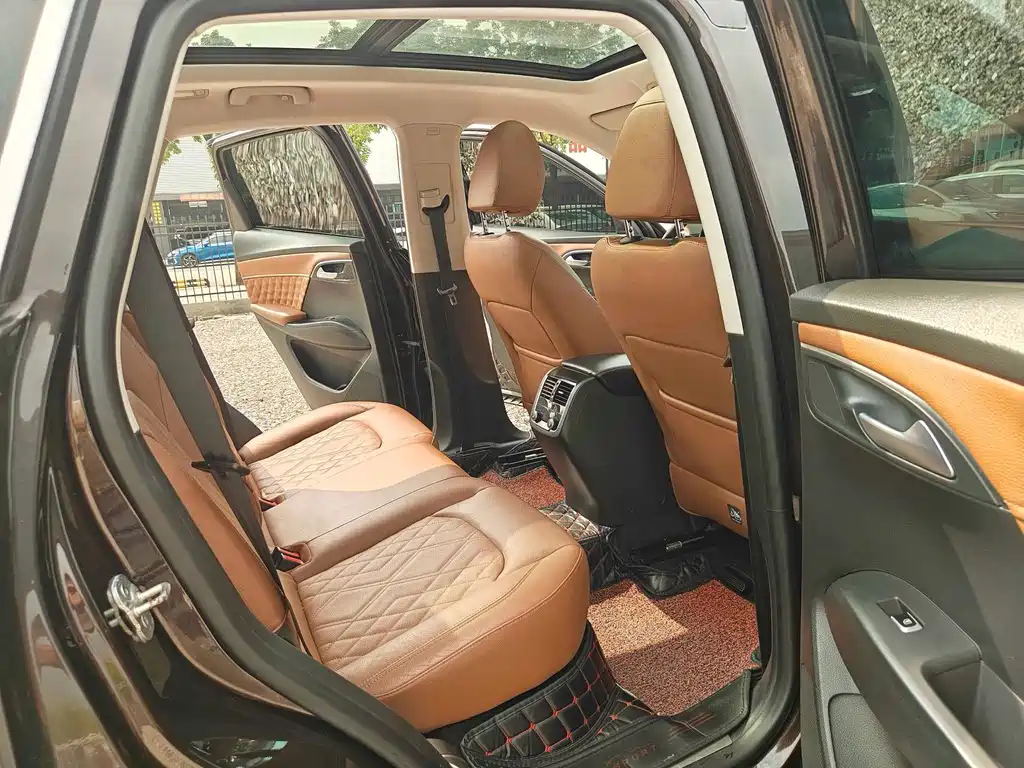 Borgward BX7 — миниатюра 10