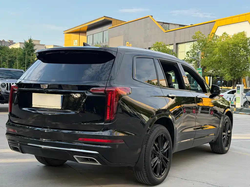 Cadillac XT6 2022 2.0T мест Luxury