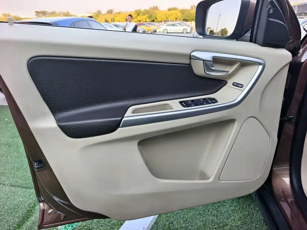 Volvo XC60 (Import) — миниатюра 8