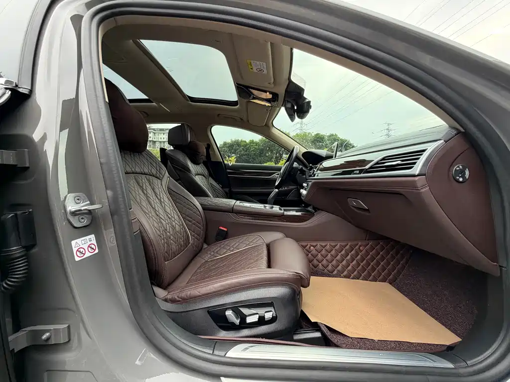 BMW 7 Series — миниатюра 16