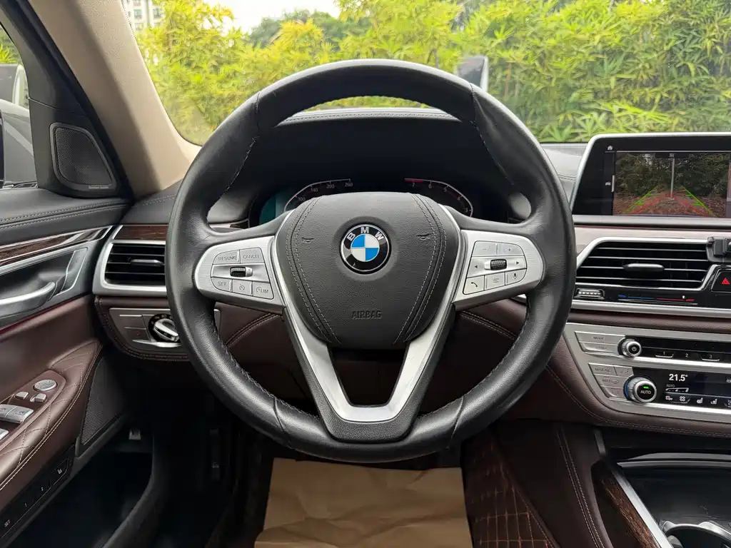 BMW 7 Series — миниатюра 28