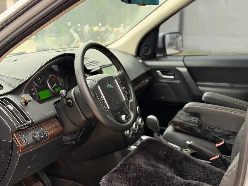 Land Rover 2 012 2.0T Si4 SE