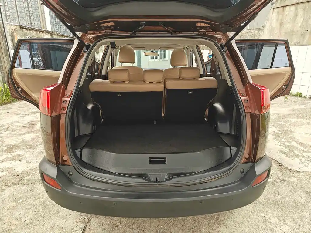 Toyota RAV4 — миниатюра 12