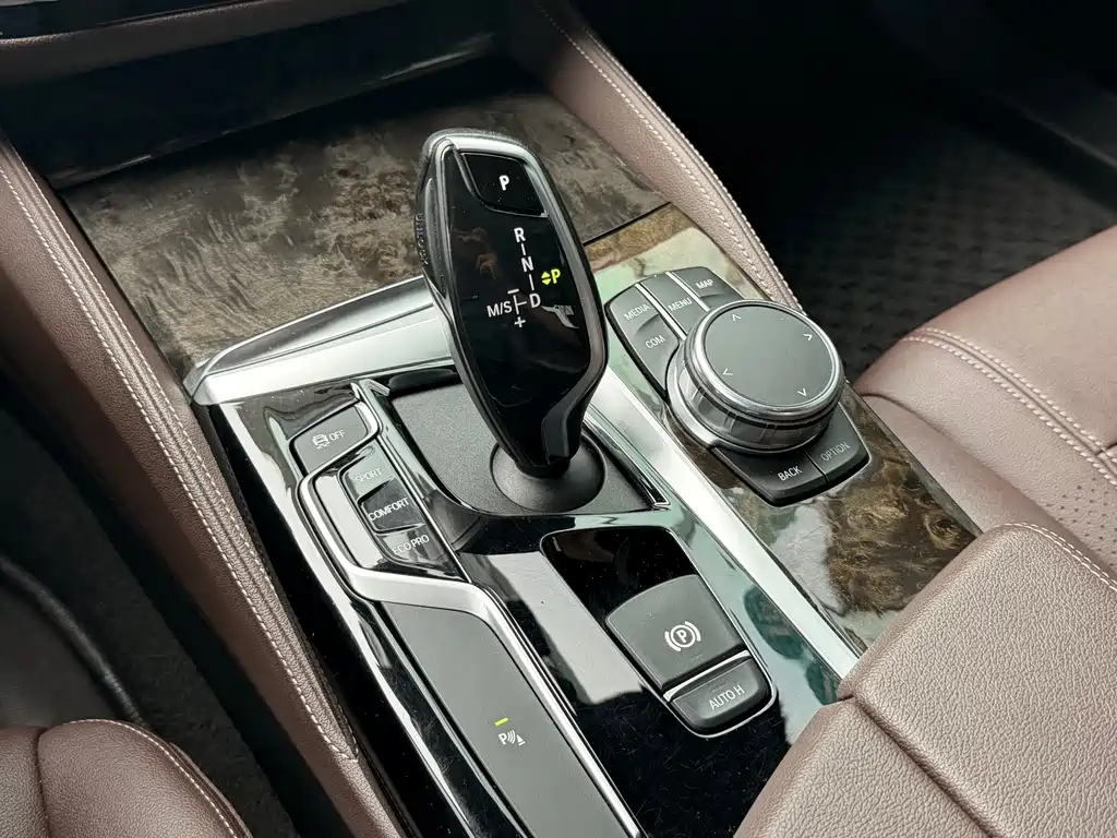 BMW 5 Series — миниатюра 15