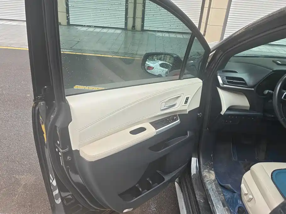 Toyota Granvia — миниатюра 7