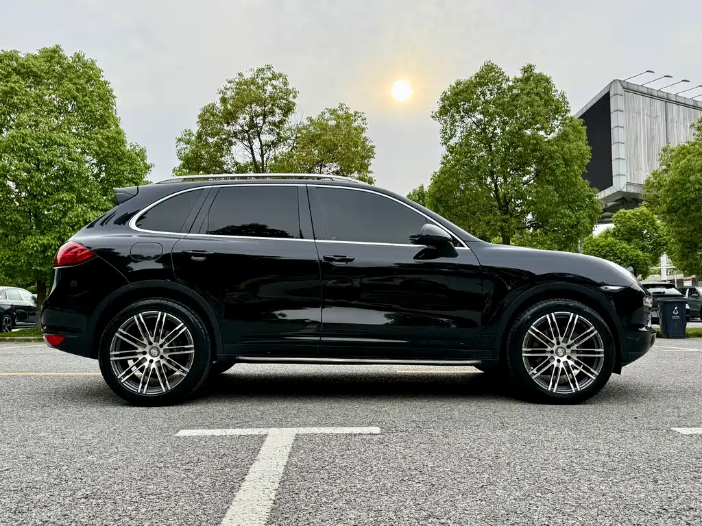 Porsche Cayenne — миниатюра 4