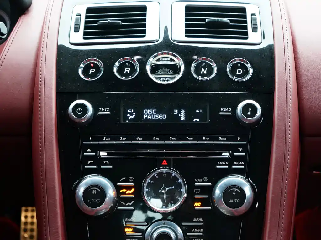 Aston Martin Rapide — миниатюра 12