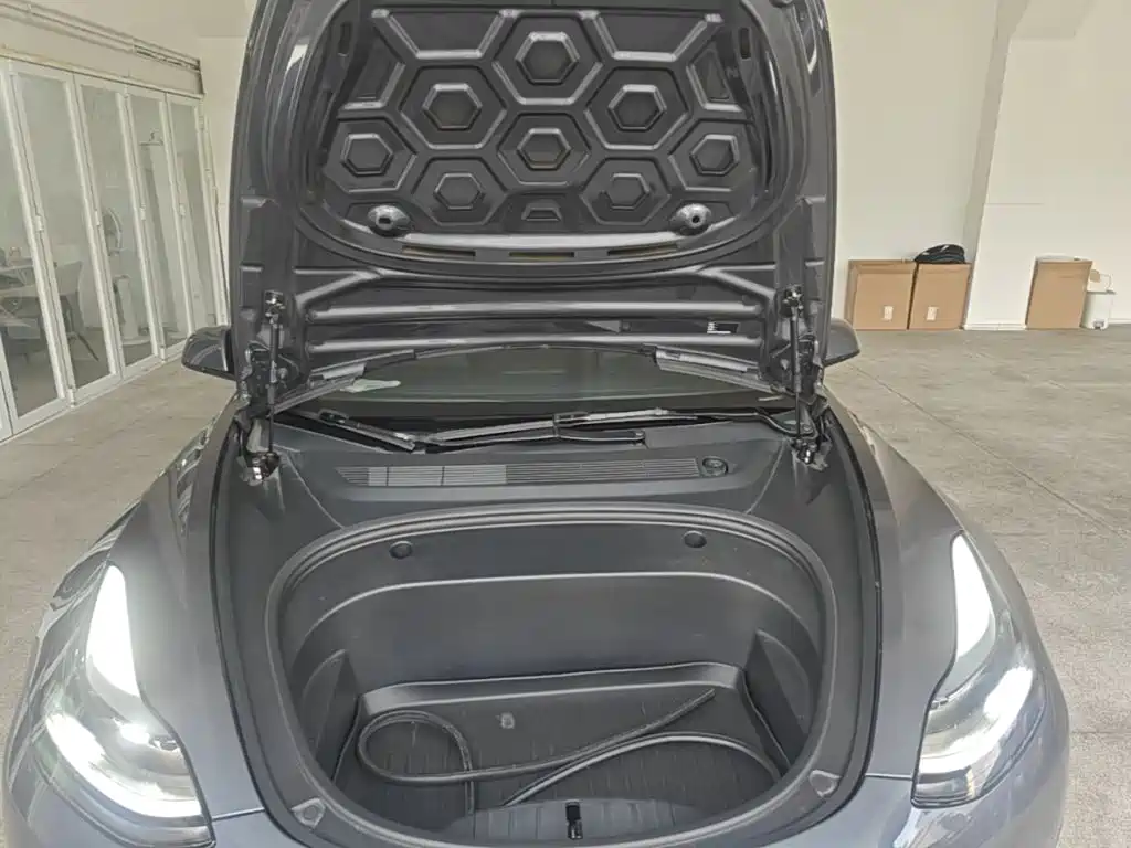 Tesla Model 3 — миниатюра 20