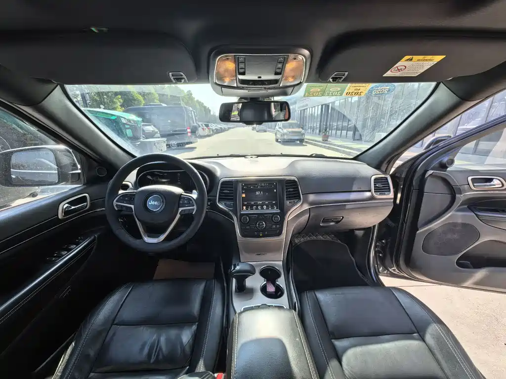 JEEP GRAND CHEROKEE