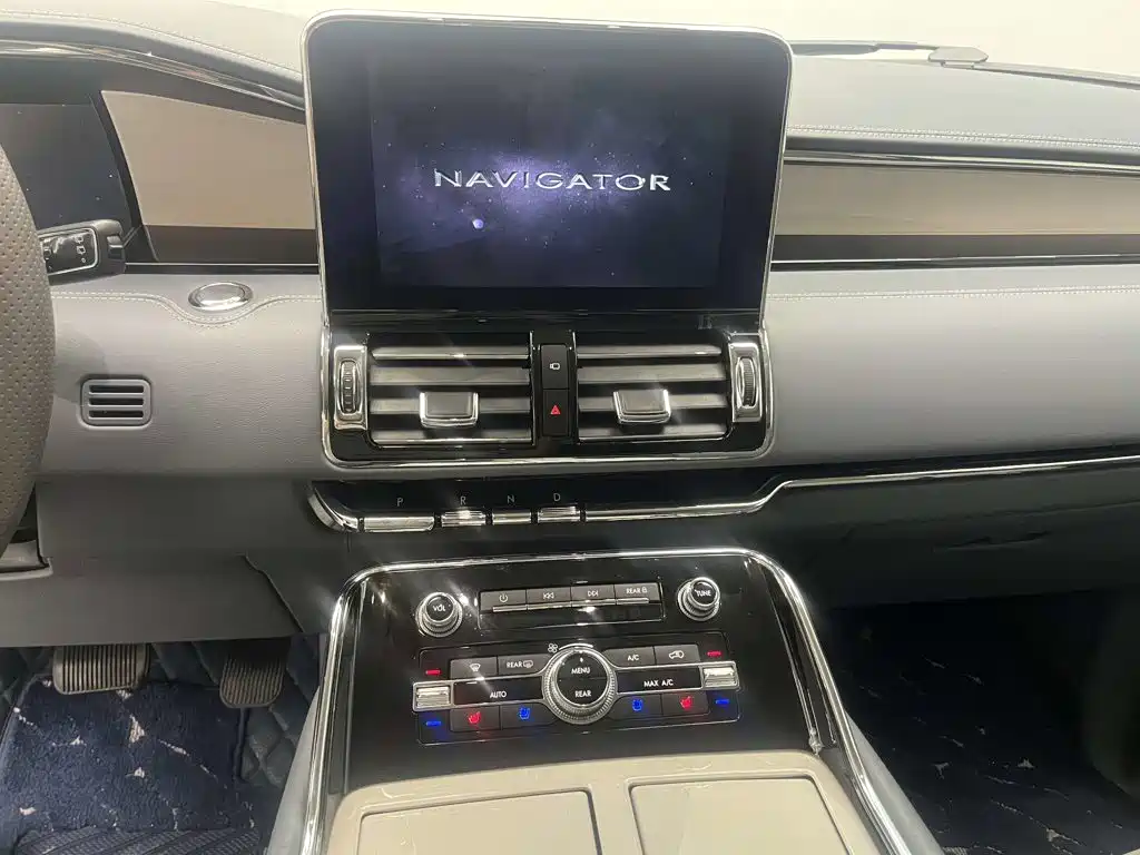 Lincoln Navigator — миниатюра 25