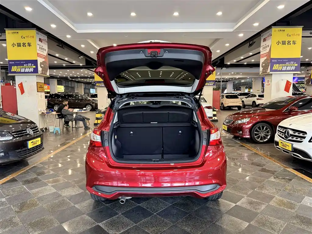 Nissan Tiida — миниатюра 30