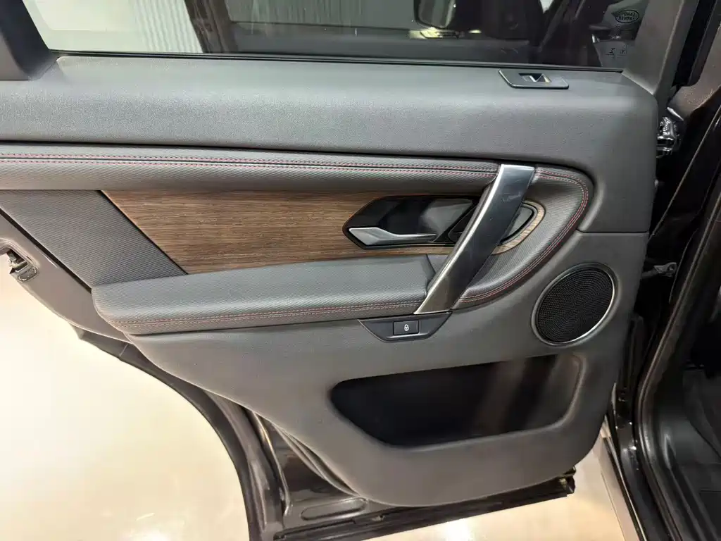 Land Rover Discovery Sport — миниатюра 10