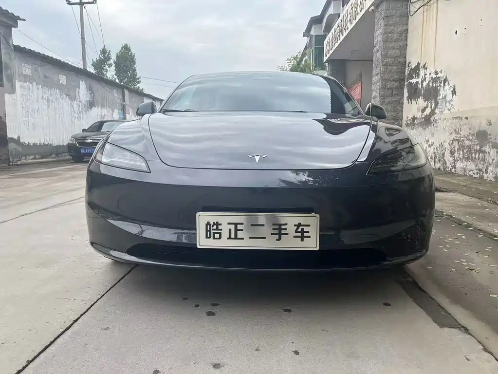Tesla Model 3 — миниатюра 2