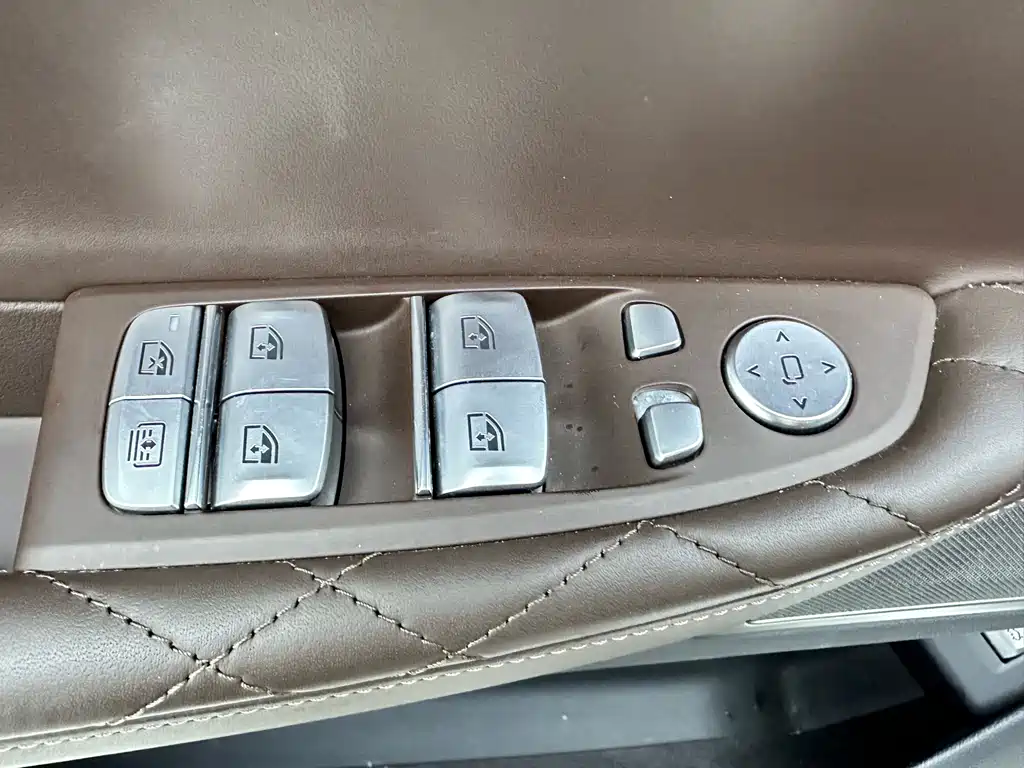 BMW 7 Series — миниатюра 27