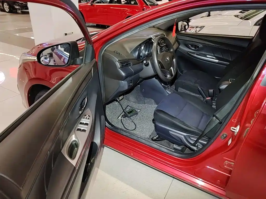 Toyota Yaris L — миниатюра 16