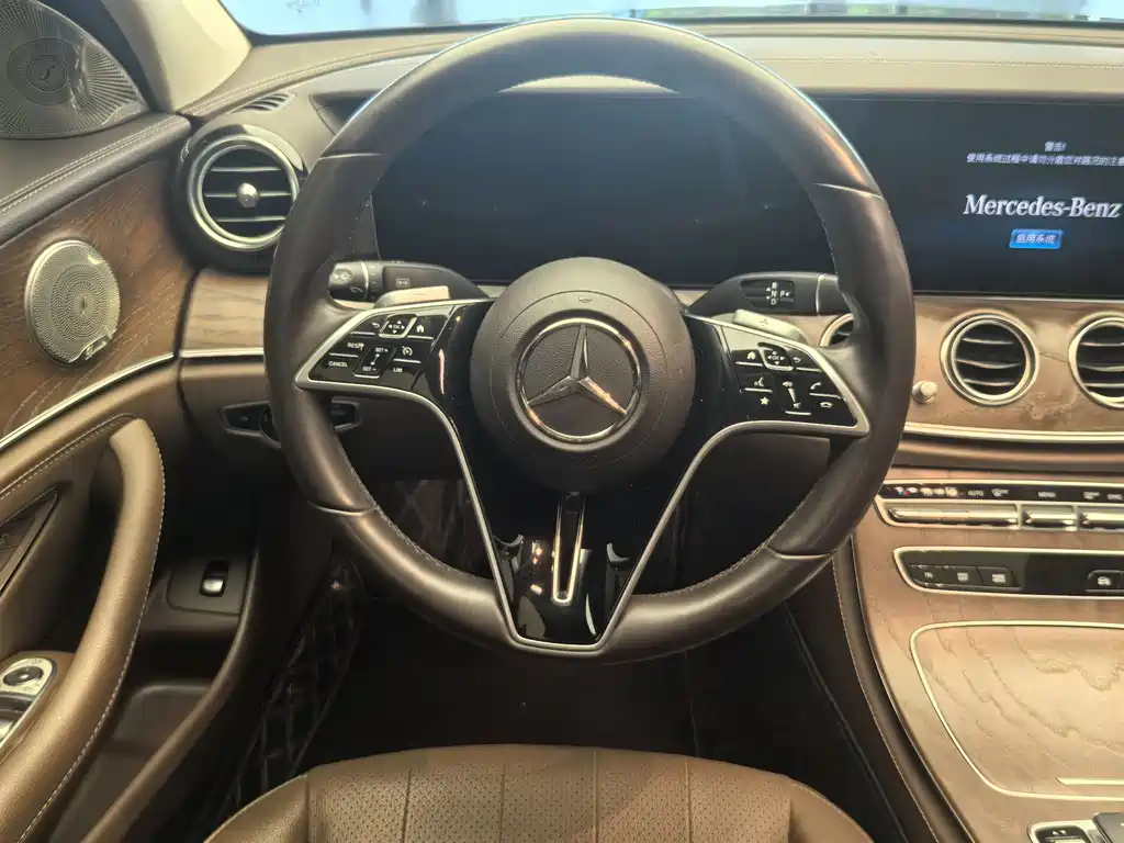 Mercedes-Benz E-Class — миниатюра 10