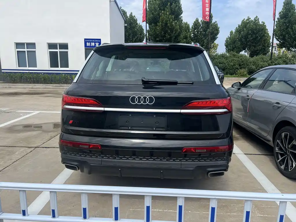 Audi Q7 — миниатюра 3