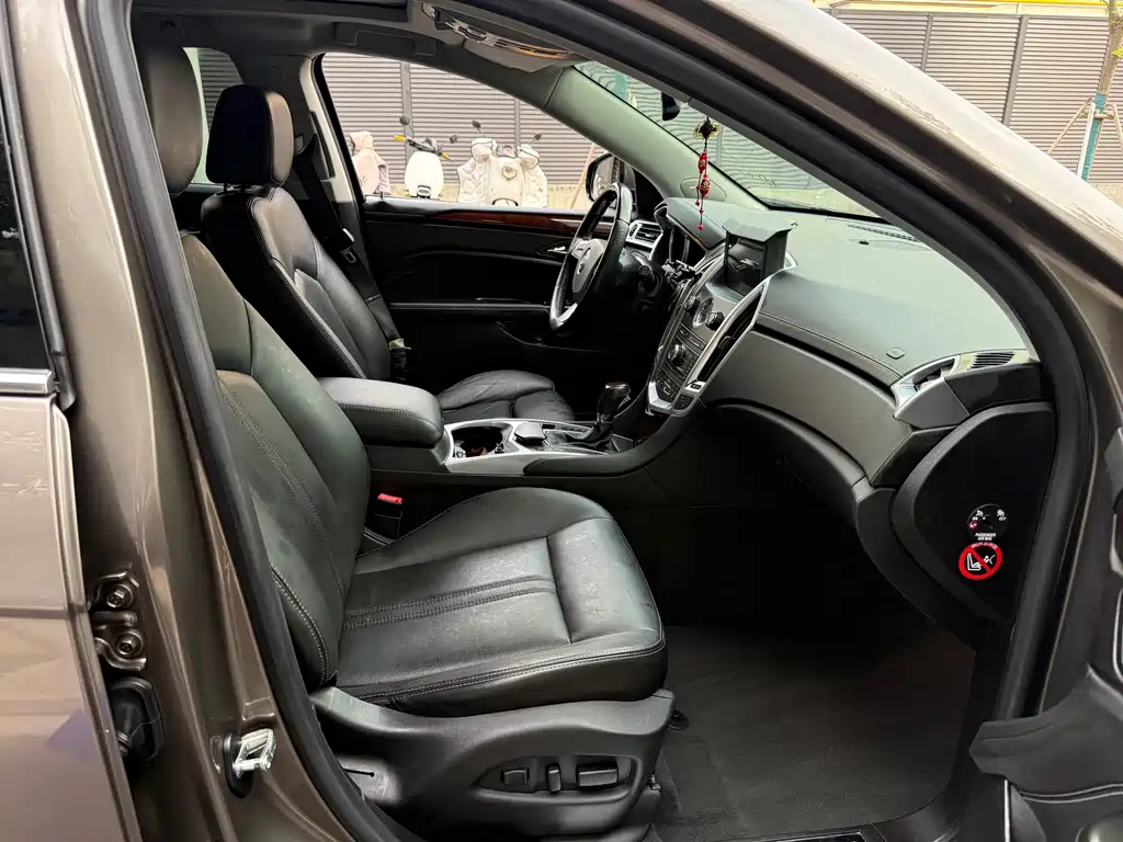 Cadillac SRX — миниатюра 8
