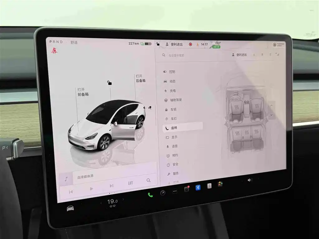 Tesla Model Y — миниатюра 12