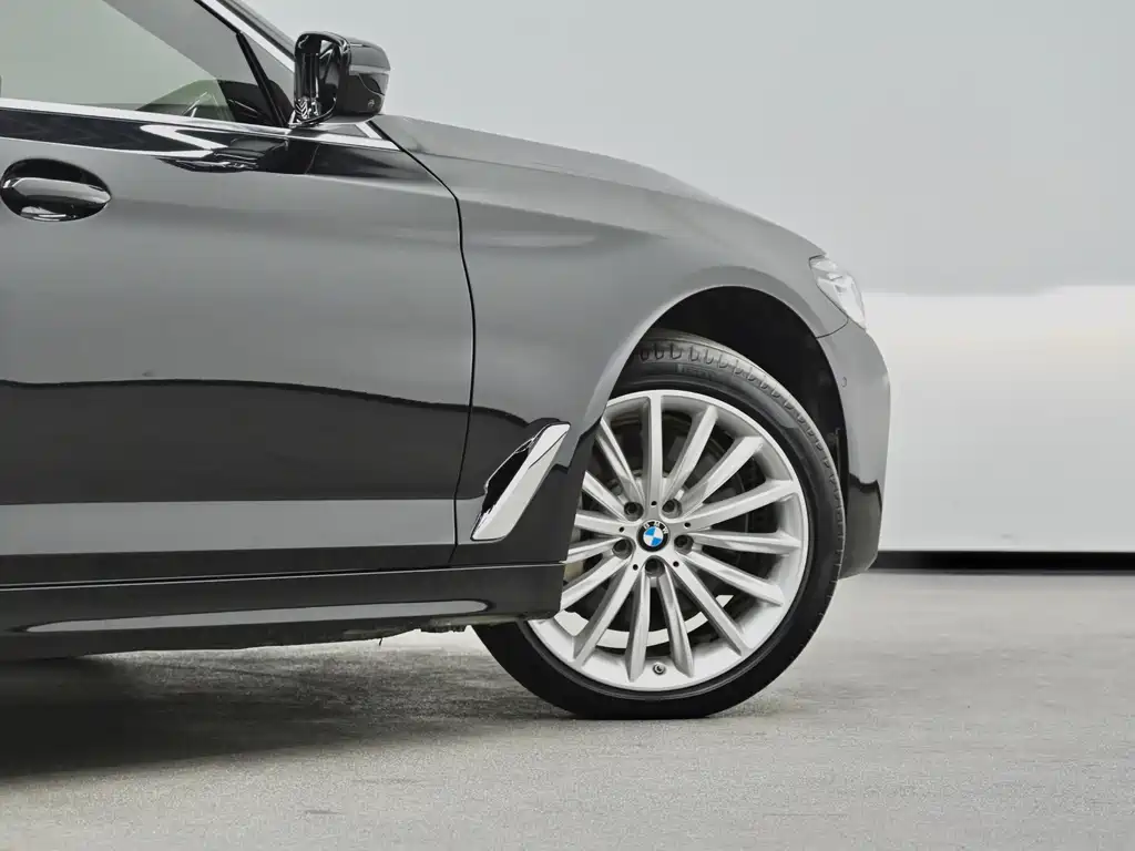 BMW 5 Series — миниатюра 31