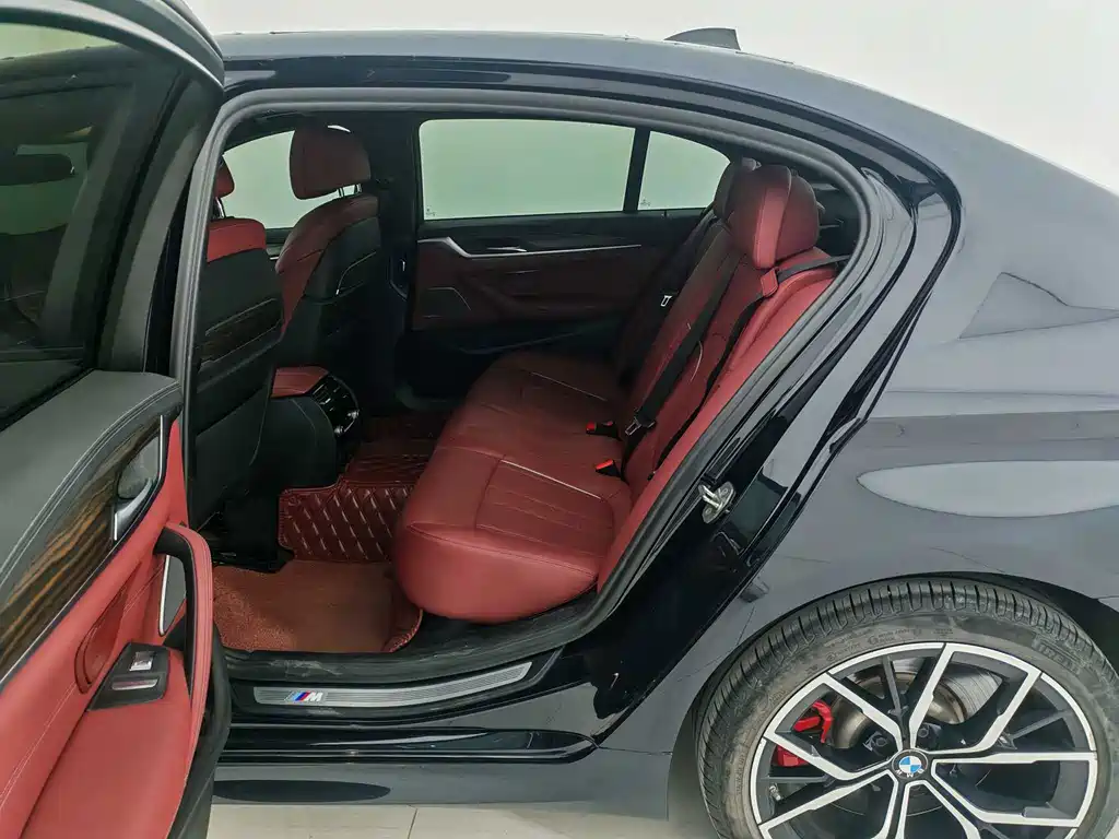 BMW 5 Series — миниатюра 10