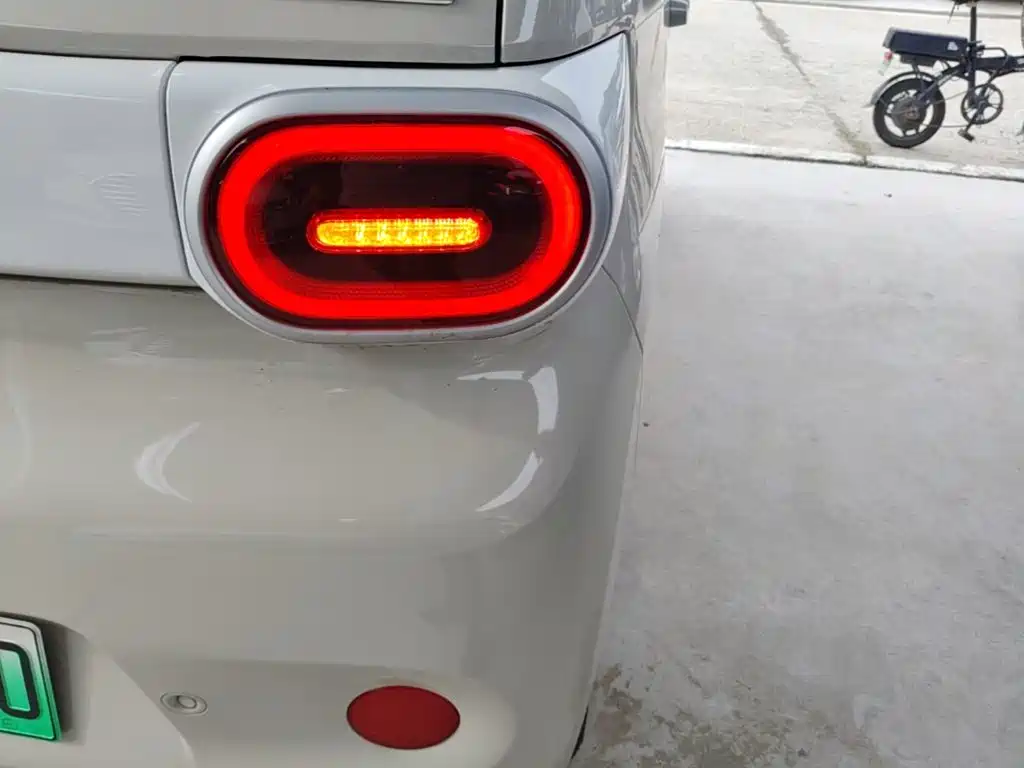 Wuling MINIEV — миниатюра 8
