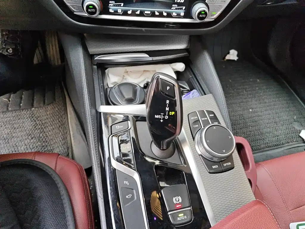 BMW 5 Series — миниатюра 7