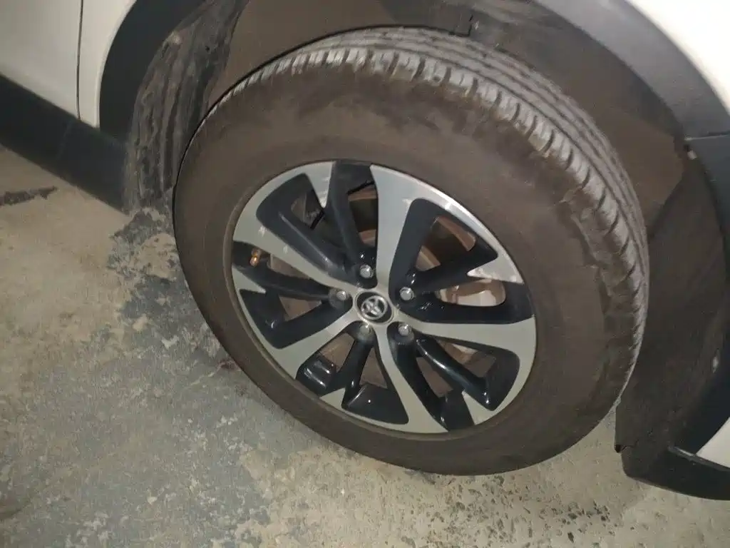 Toyota RAV4 — миниатюра 24