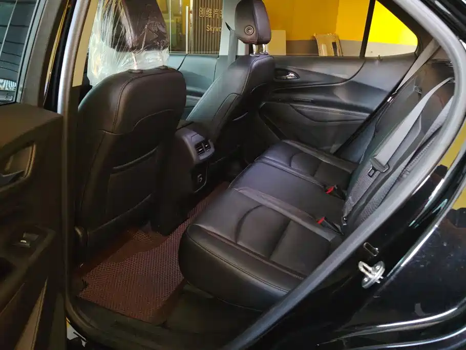 Chevrolet Equinox — миниатюра 11