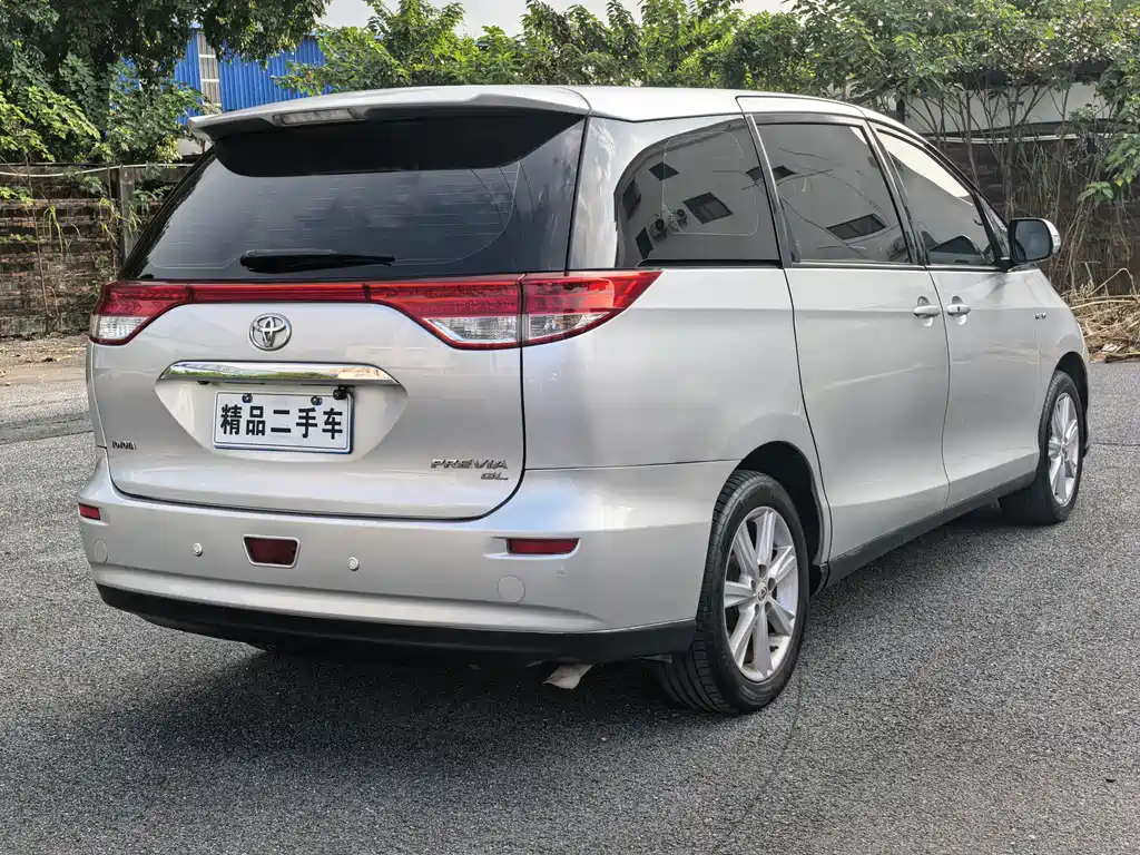 Toyota Previa — миниатюра 8