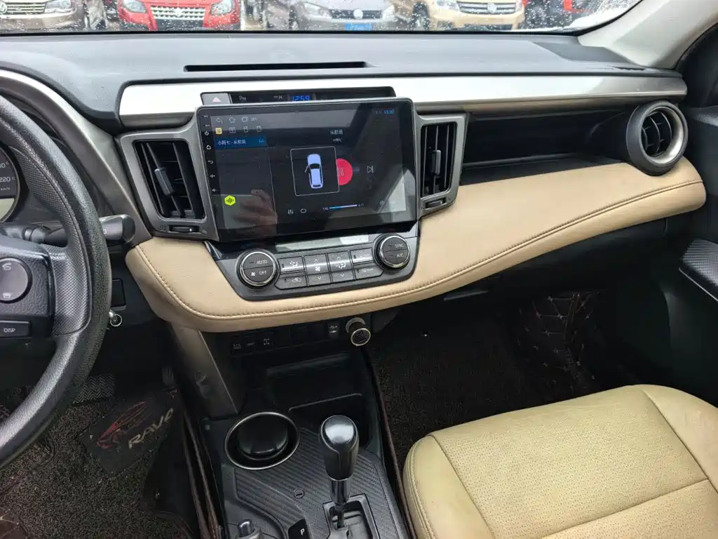 Toyota RAV4 — миниатюра 12