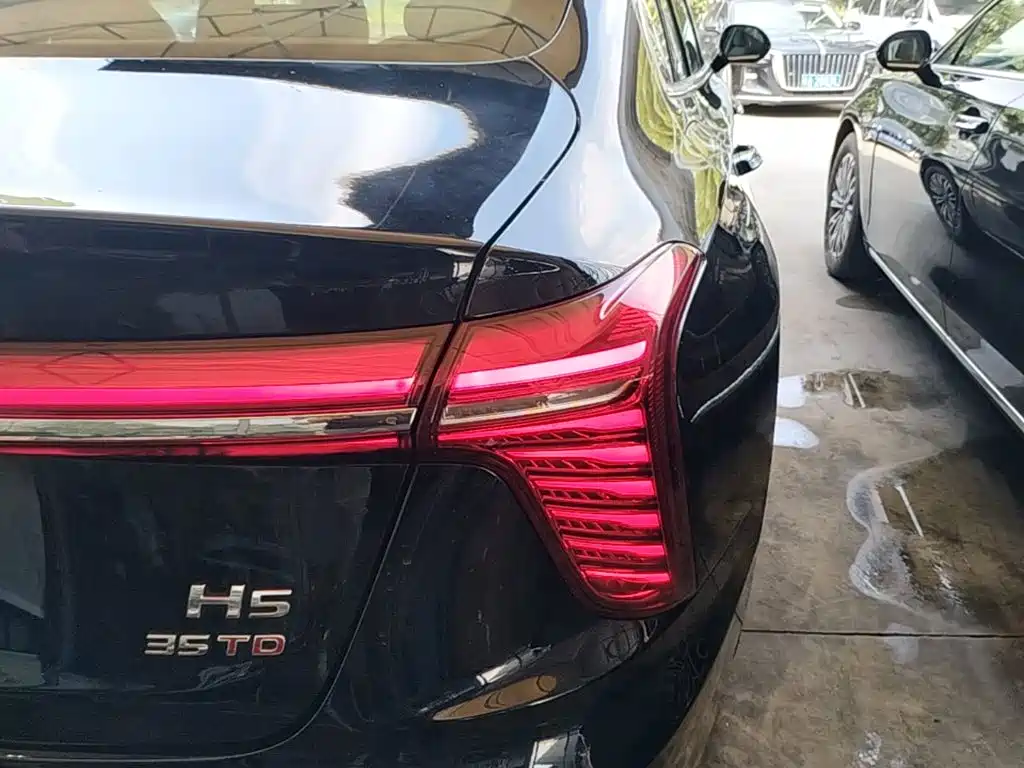 Hongqi Hongqi H5 — миниатюра 8