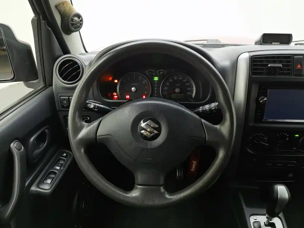 Suzuki Jimny — миниатюра 11