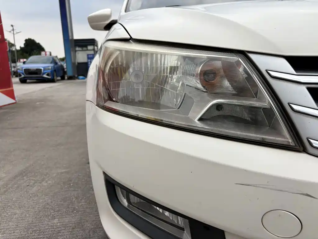 Volkswagen Santana — миниатюра 12