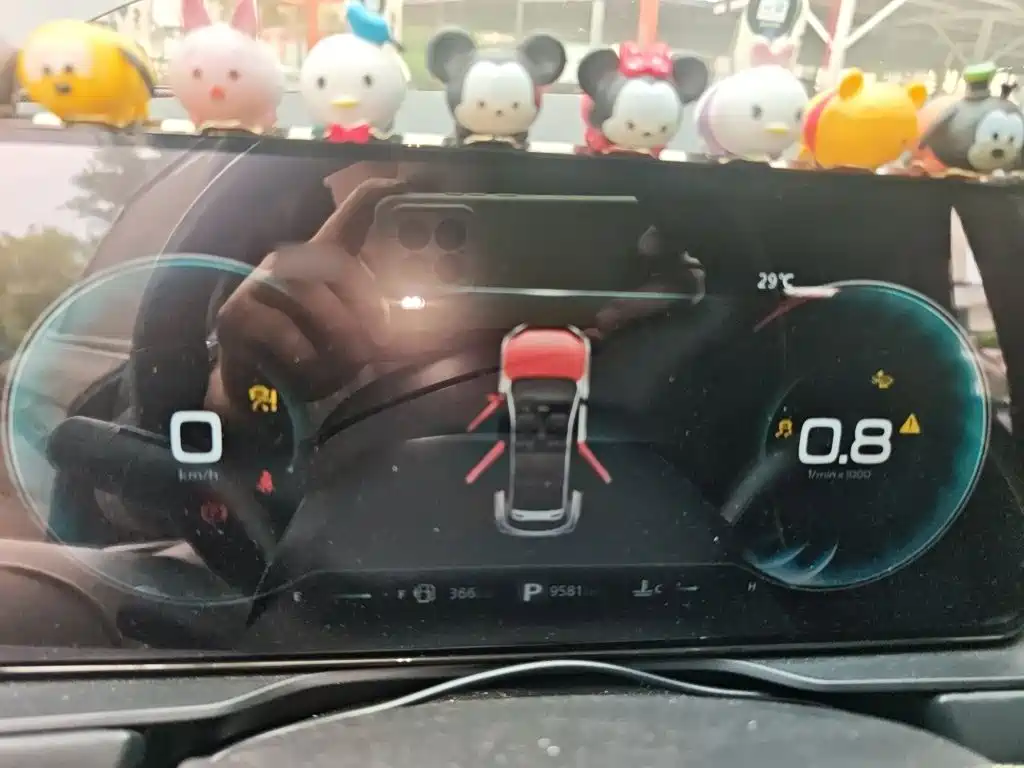 Roewe RX5 — миниатюра 4
