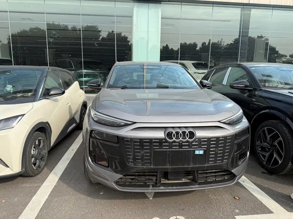 Audi Q6L e-tron — миниатюра 2