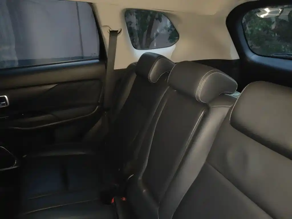 Mitsubishi Outlander — миниатюра 14