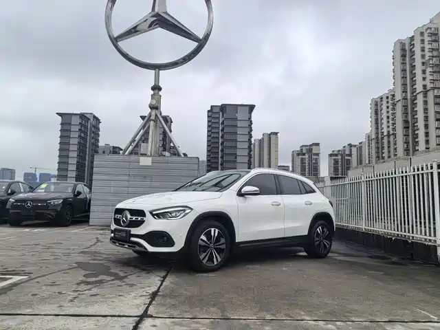 MERCEDES BENZ GLA