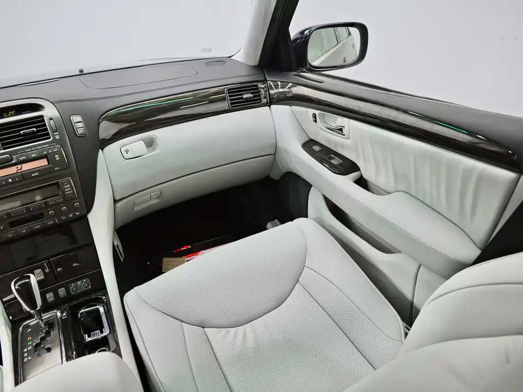 Lexus LS — миниатюра 16