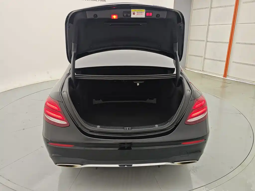Mercedes-Benz E-Class — миниатюра 35
