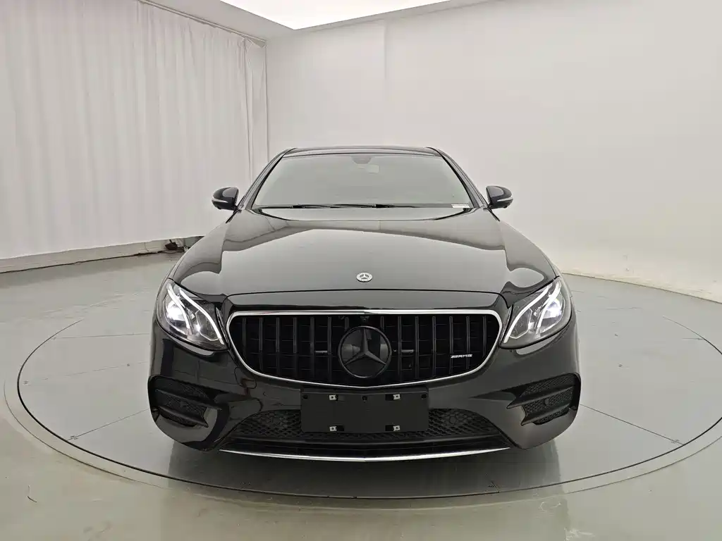 Mercedes-Benz E-Class — миниатюра 3