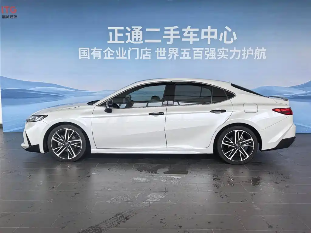 Toyota Camry — миниатюра 4