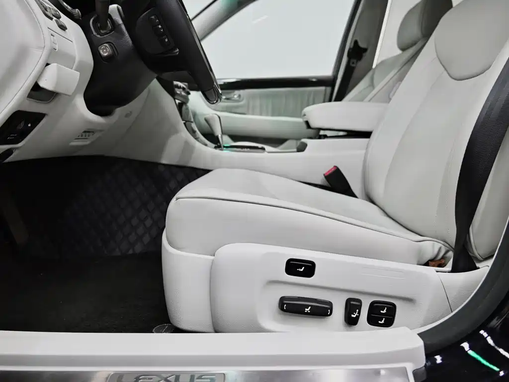 Lexus LS — миниатюра 21
