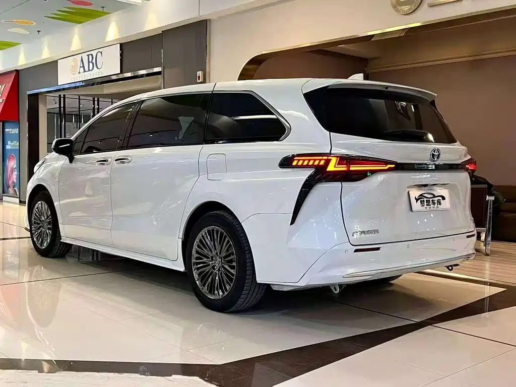 TOYOTA SIENNA