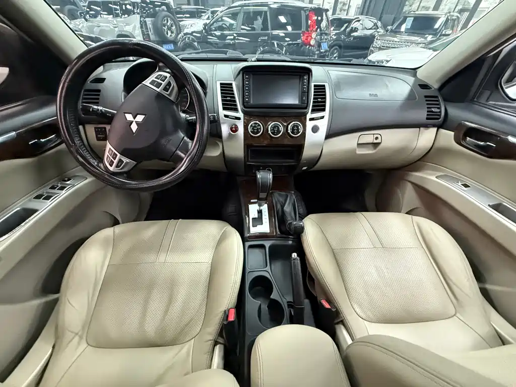 MITSUBISHI PAJERO JINCHANG