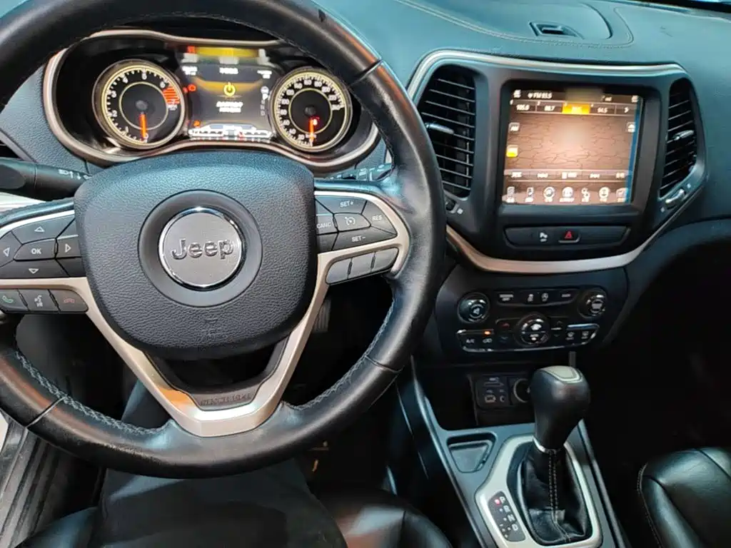 Jeep Cherokee — миниатюра 6
