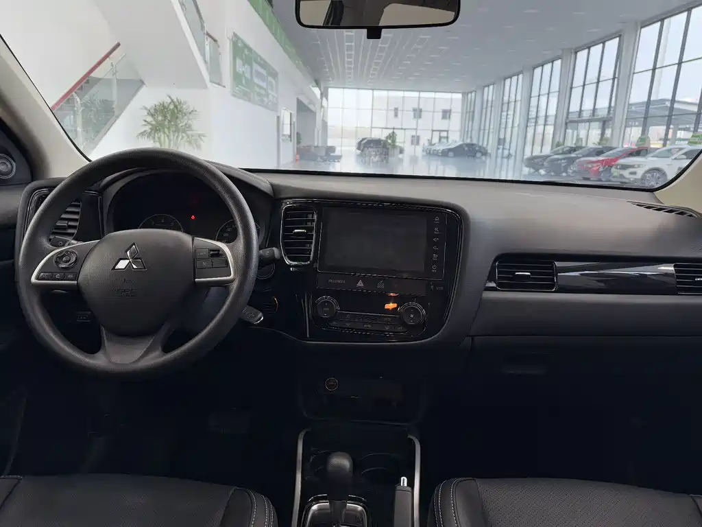 MITSUBISHI OUTLANDER