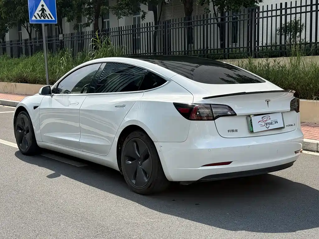 Tesla Model 3 — миниатюра 15