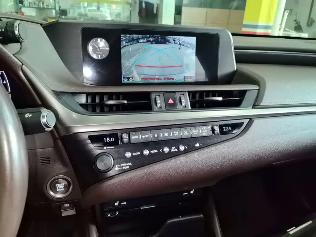 Lexus ES — миниатюра 13