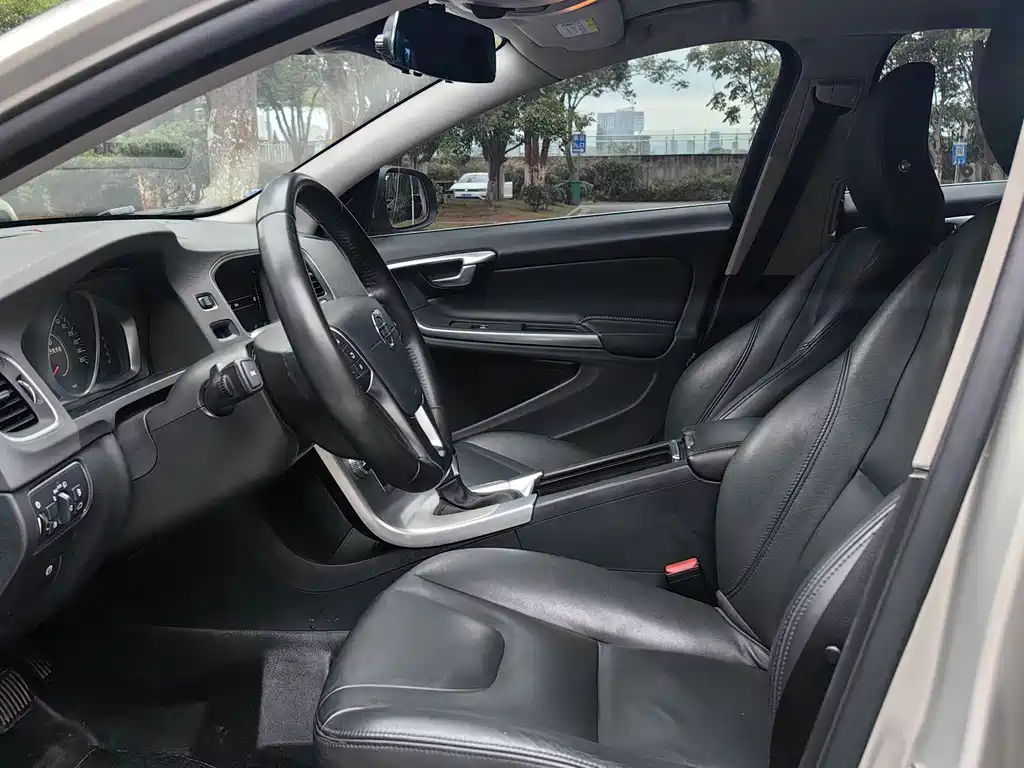 Volvo S60 — миниатюра 4